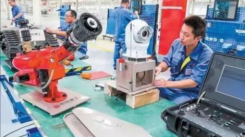 乌鲁木齐老板们，别再让员工“装忙”了！我替你们试过了，这电销机器人真能顶三个人用